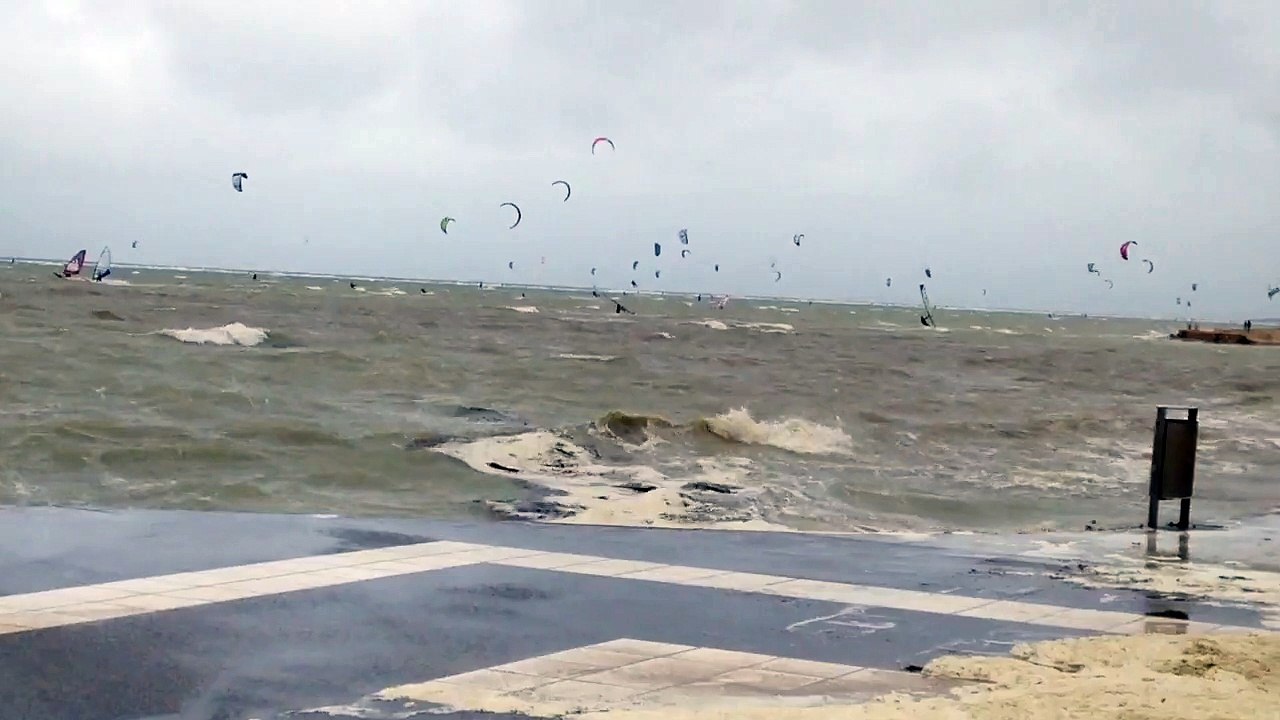 Kite surf en folie à Gravelines aux grandes marées 21 mars 2015