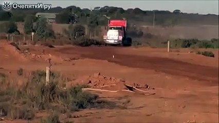 безумнейший прыжок на тягаче!!