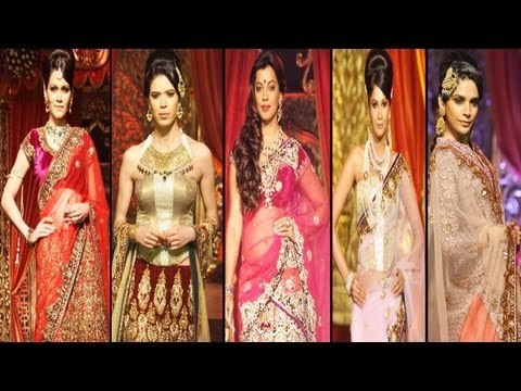 Hot Mugdha Godse Walk Ramp With Sexy Models