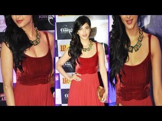 Shruti Hassan Exposing Hot Tattoo On Her Back