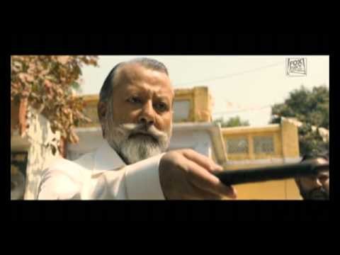 MATRU KI BIJLEE KA MANDOLA | Pankaj Kapur assaults Imran Khan