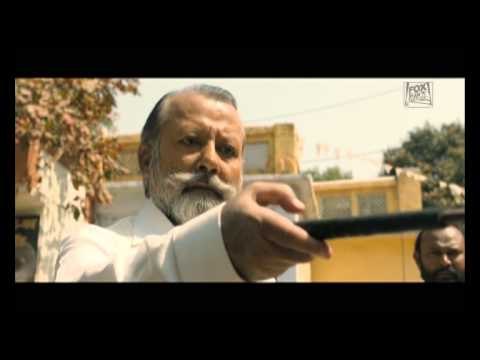 MATRU KI BIJLEE KA MANDOLA | Pankaj Kapur assaults Imran Khan