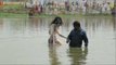 Anushka Comes Out of the Pond: Exclusive Clip - Matru ki Bijlee Ka Mandola