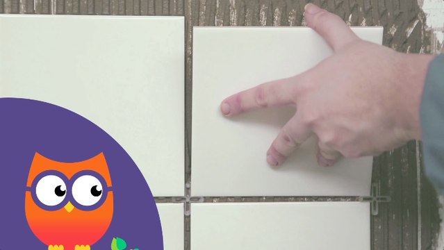 Comment poser du carrelage mural (Ooreka.fr)