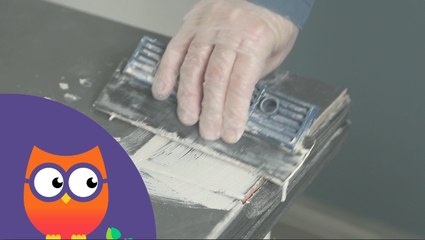 Comment rénover un plan de travail carrelé (Ooreka.fr)