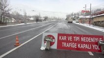 Erzincan Kar ve Tipi Karayolunda Ulaşımı Durdurdu