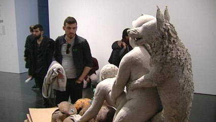 La obra de la austríaca Ines Doujak "Not dressed for conquering" puede ya contemplarse en el Macba