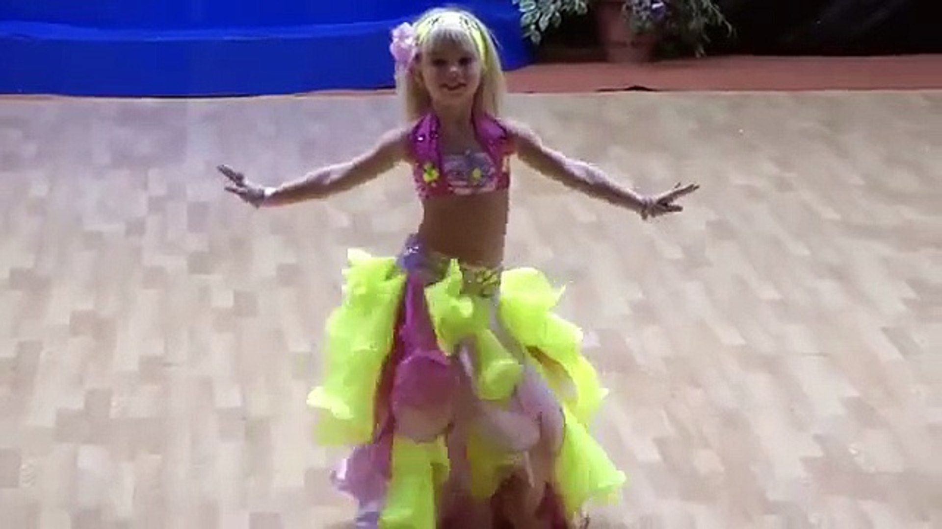 رقص شرقي رقص بنوتا حلوة ومثيرة جدا رقص منازل فاحش