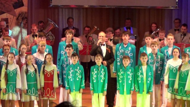 День победы поют Михаил Латышев и театр песни Сюрприз