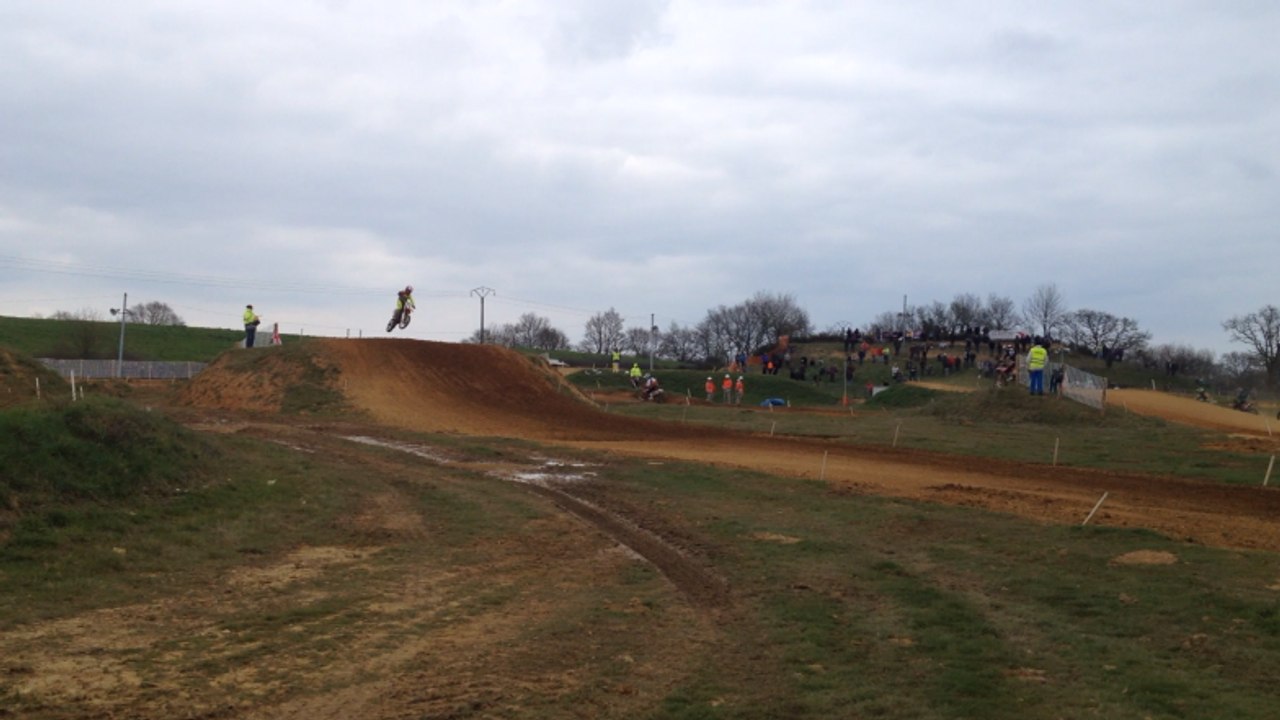 Compétition de motocross au circuit Guy-Blanchet