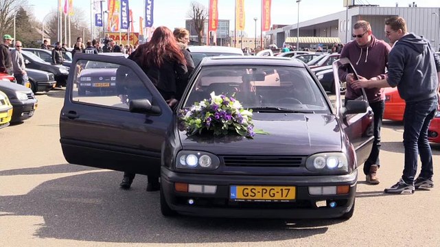 Beelden: Stoet van 150 autos voor verongelukte man uit Nieuw-Buinen - RTV Noord