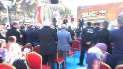 1 Bakan Taner Yıldız, Üsküdar'da Sucuk Dağıttı