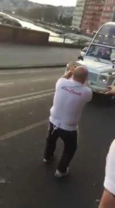 Pope Francis Naples Visit: Pizza maker hands Pope Francis a pizza!