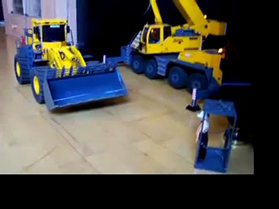 RC CRANE LOAD WHEEL LOADER, 46,0t WA 600 bereit zum Verladen