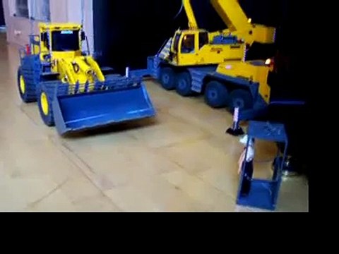 RC CRANE LOAD WHEEL LOADER, 46,0t WA 600 bereit zum Verladen