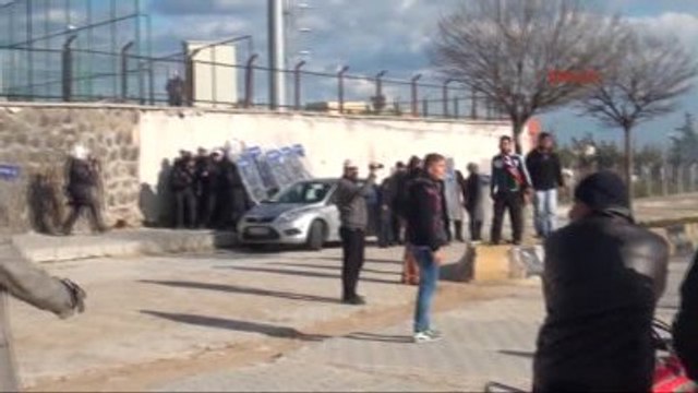 Kilis'te Amatör Maçta Maytap Atan Taraftara Biber Gazlı Müdahale