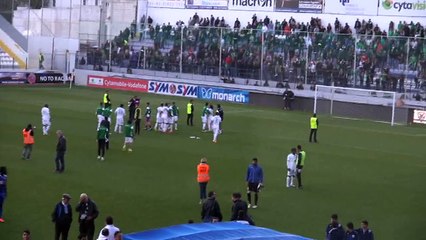 Αποθέωση μετά τη νίκη από τον κόσμο της Ομόνοιας