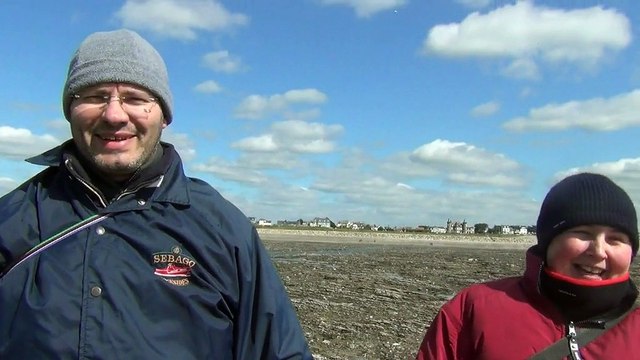 Pêcheurs à pied à Barneville pour la marée du siècle.