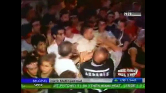 Müslüm Gürses(Yaktın Beni Dünya)