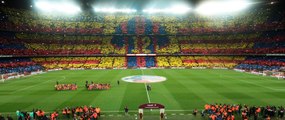 Relembre show da torcida do Barça com mosaico no Camp Nou
