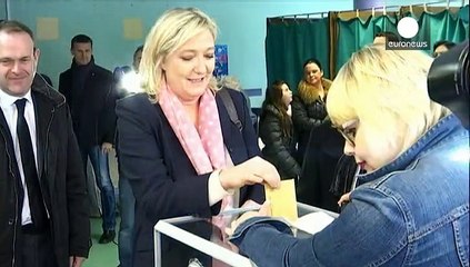 Fransa'da bölgesel seçimlerde zafer sağ partilerin
