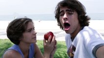 Perina comendo maçã