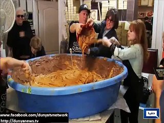 Dunya News Headlines 23 March 2015 - Light stories from all over the world