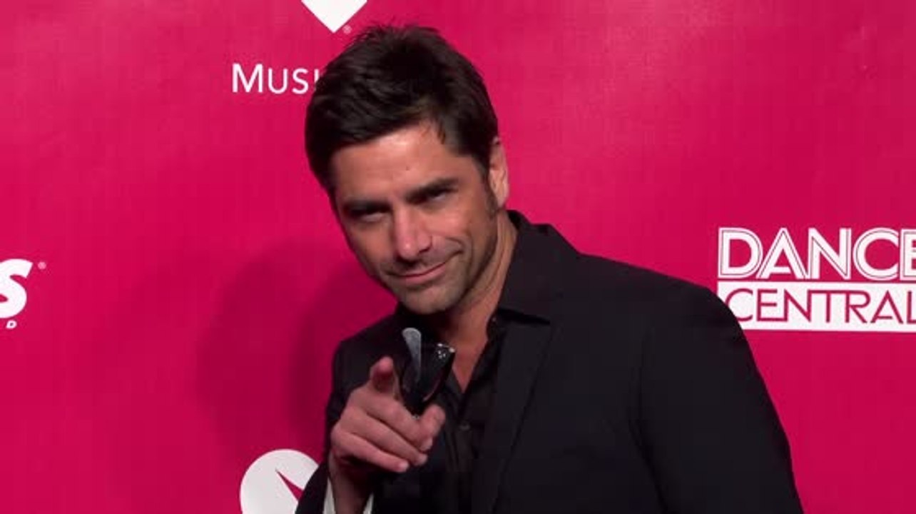 John Stamos verrät, dass Frauen nach dem Sex 'Selfies' wollen