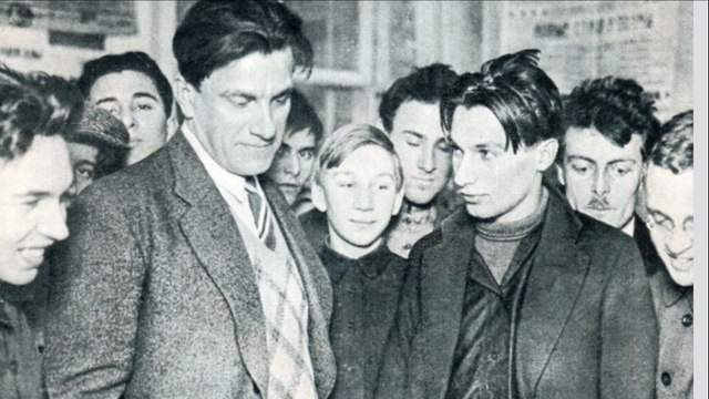 Владимир Владимирович Маяковский | Послушайте! | Онлайн | Стихотворение