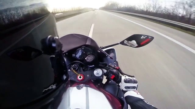 Course folle entre une Golf MK1 et une moto Yamaha R1
