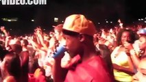 Lil Wayne Threatens Fan For Throwing Ice On Him! [New Jersey]