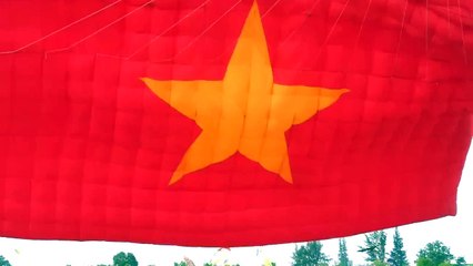 Nóng : Video cận cảnh con diều mang hình cờ đỏ sao vàng cuốn chết bé 4 tuổi