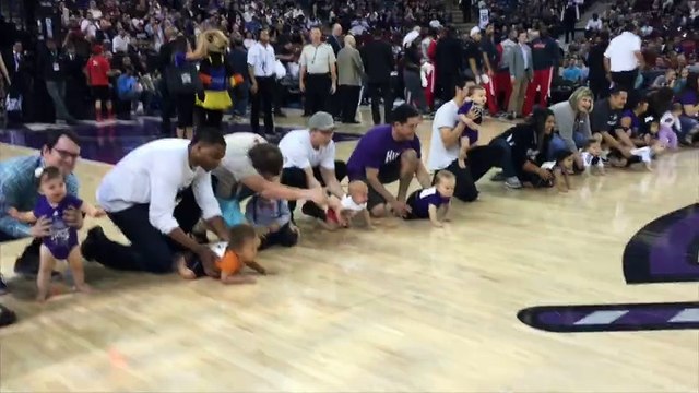 NBA: les Sacramento Kings organisent une course de bébés