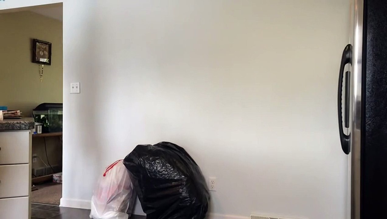 2 jolies soeurs font une mauvaise blague à un pote ! Il a failli faire une crise cardiaque !