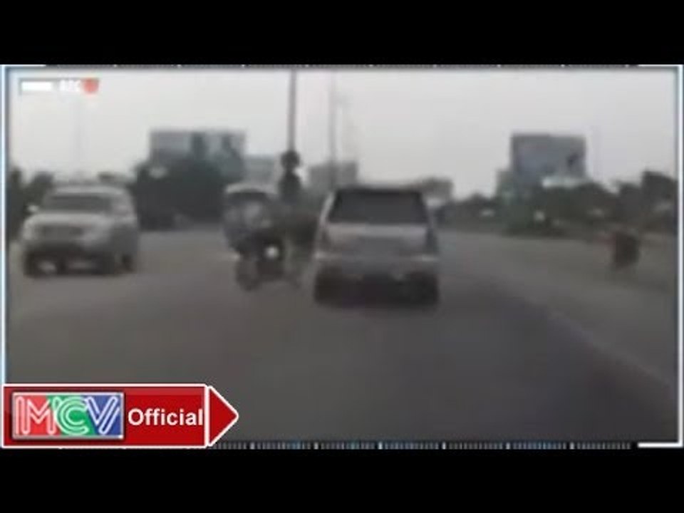 Camera Cận Cảnh: Tạt Đầu Xe Hơi - MCV [Official]