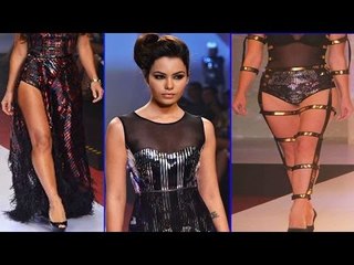 Hot Models On Ramp - Signature Fashion Week 2013