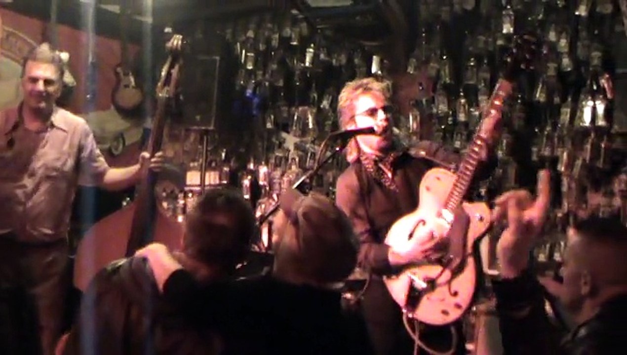 Viktor huganet en concert a la MOUFFE