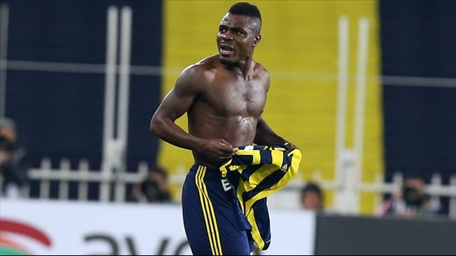 Sifflé par ses supporters Emmanuel Emenike demande à être remplacé