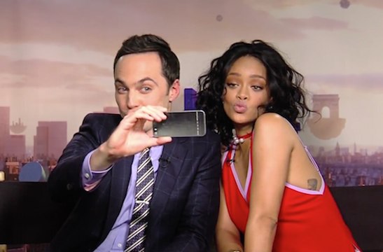 En Route ! - Interview Rihanna & Jim Parsons (3) VO