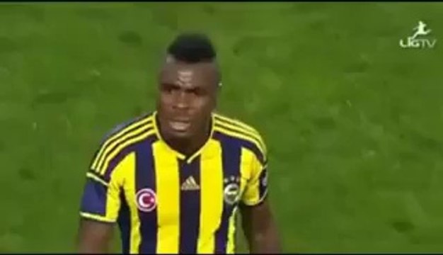 Sifflé par ses supporters Emmanuel Emenike demande à être remplacé