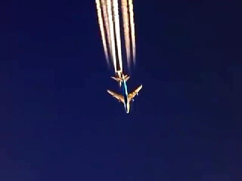 Boeing 747 Overtaking A Boeing 737 Over Bagdad