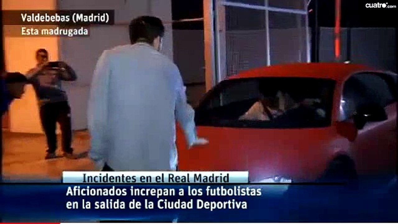 Après la défaite du Real Madrid face au FC Barcelone ce supporteur attaque la voiture des joueurs (Bale et Jese Rodriguez)