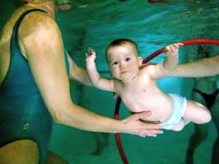 SWIM BABIES UNDER WATER