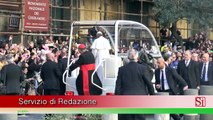 Napoli - Papa Francesco arriva al Duomo (21.03.15)