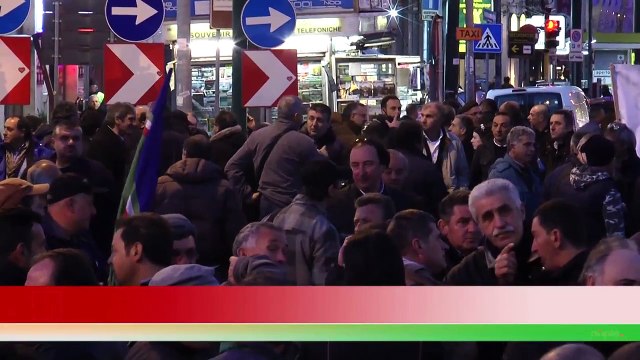 Napoli - Protesta dei Forestali, traffico in tilt -1- (19.03.15)