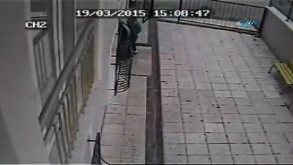 8 bin liralık altın çalan hırsızlar kamerada !