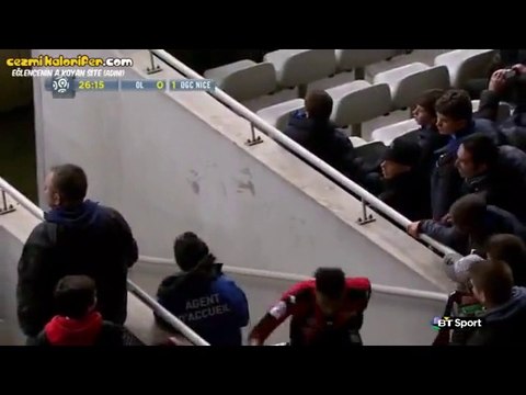 Tribünlere Atlayıp Sahaya Zar Zor Geri Dönmek