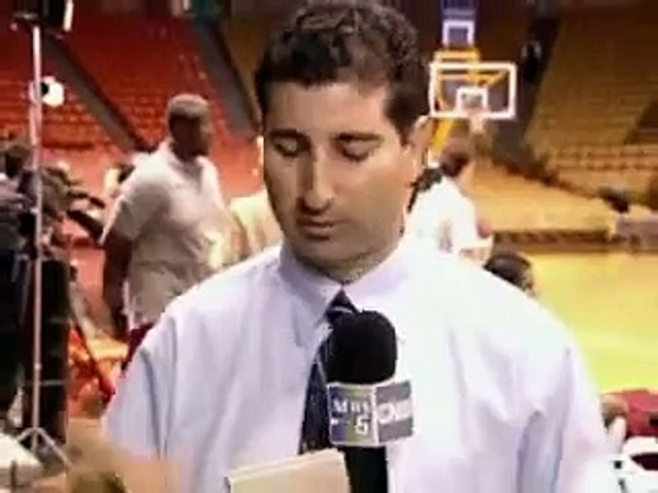 LeBron James best basketball trick (AMAZING)