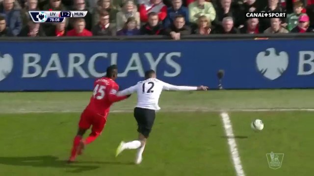 Des fans de Liverpool empêchent Mario Balotelli de se battre !