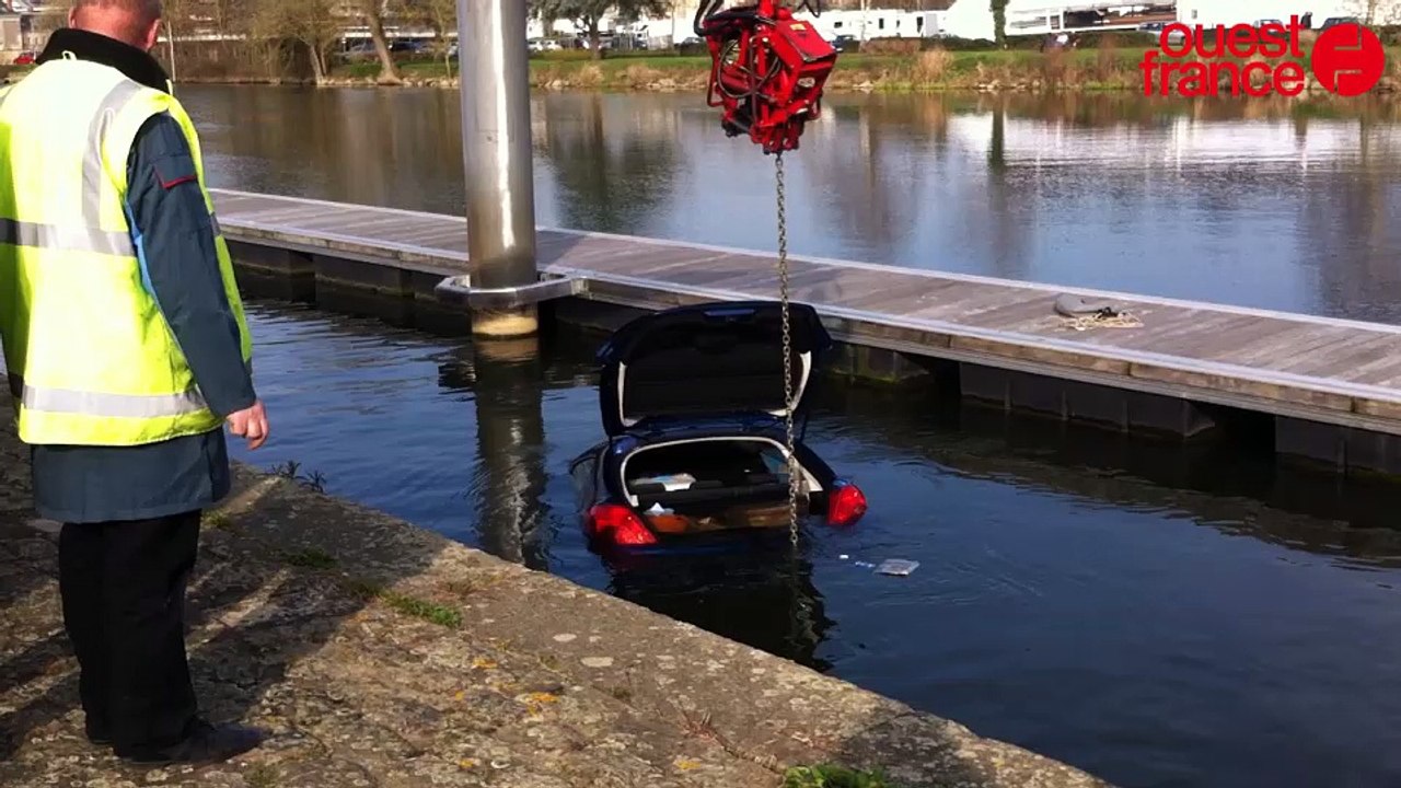 Château-Gontier : une voiture tombée dans la Mayenne